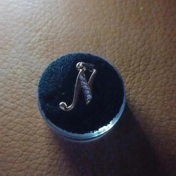 💙🌹Gold plated letter pendant "N" with faux diamonds - Picture 3 of 7